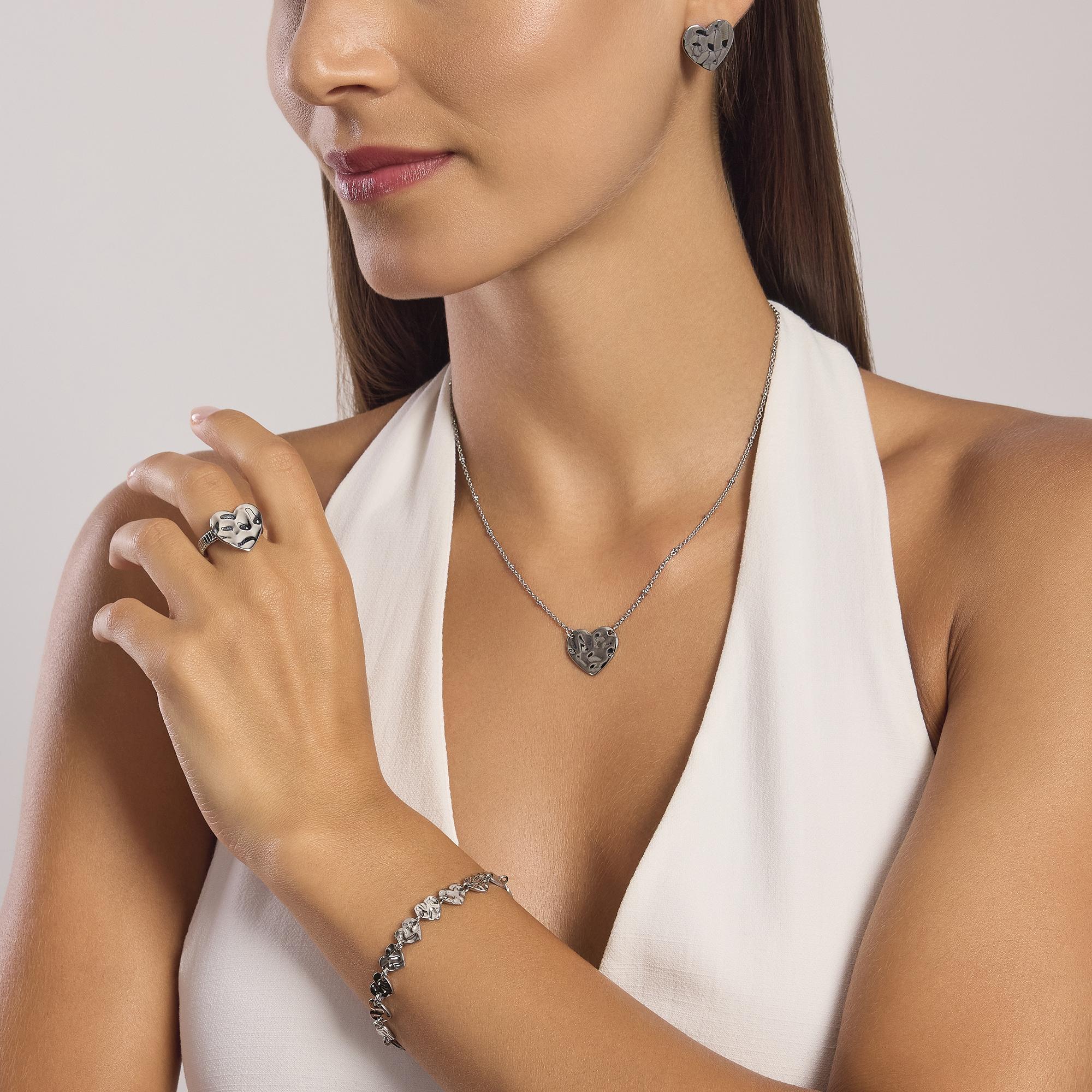 Anello tubogas con cuore effetto martellato