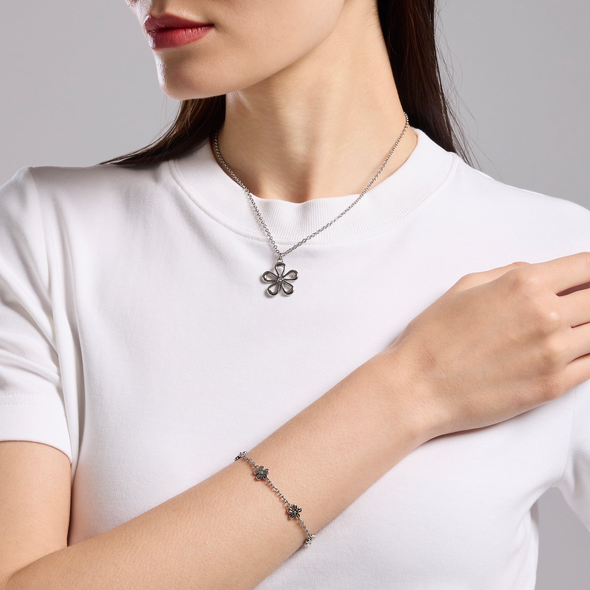 Bracciale catena rolò con fiori in acciaio argentato