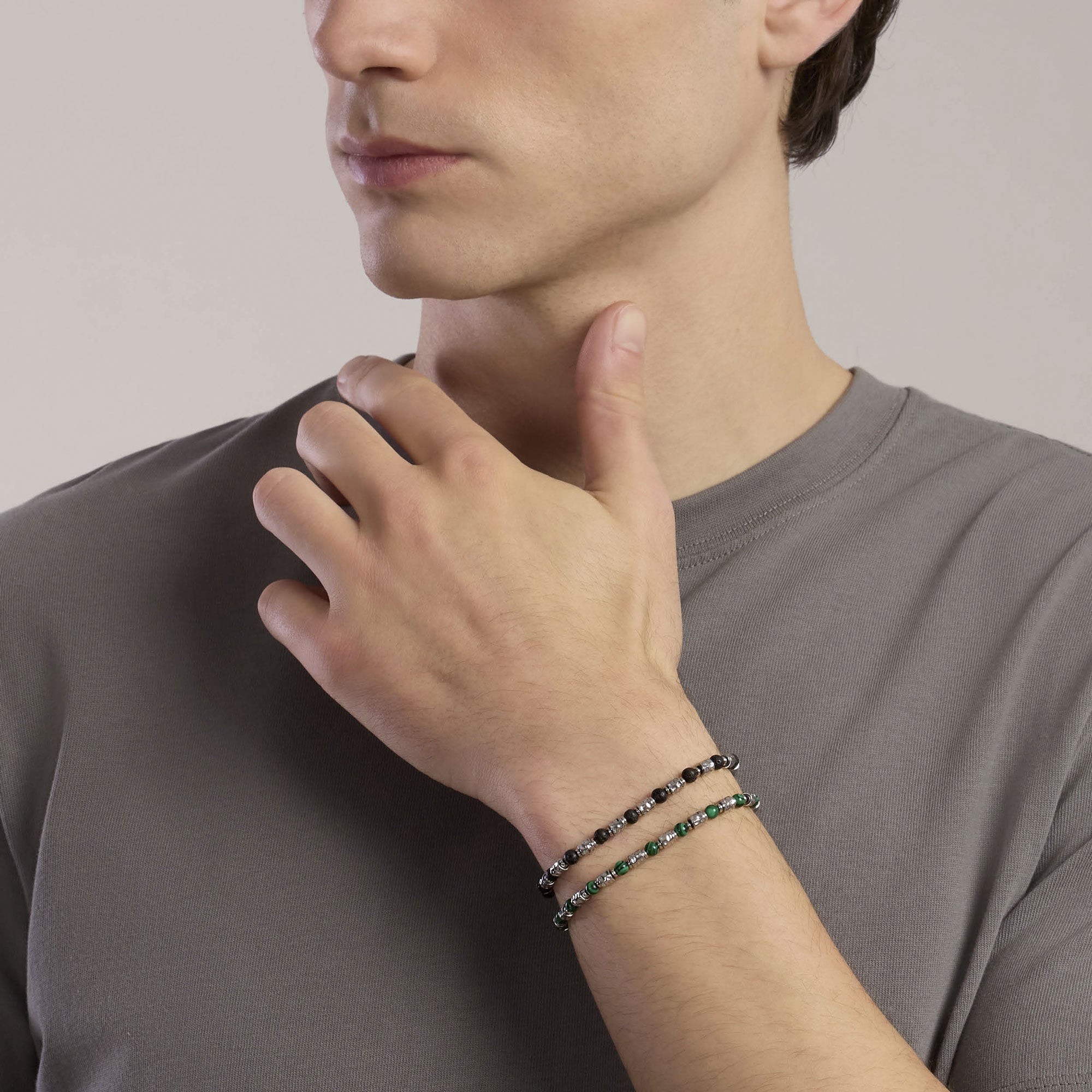 Bracciale uomo acciaio con cubetti martellati e pietra lavica