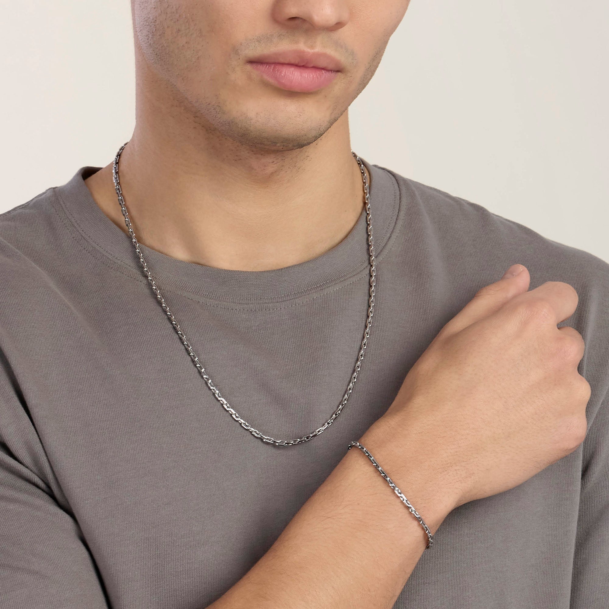 Bracciale regolabile con maglie allungate