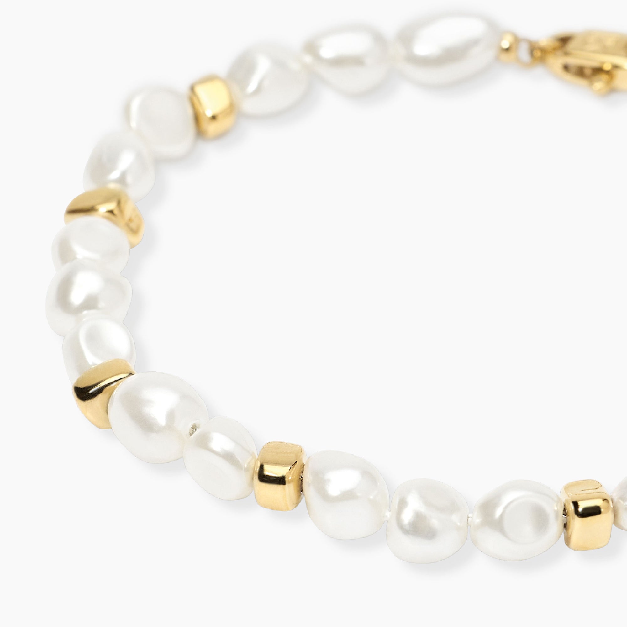 Bracciale dorato con perle conchiglia