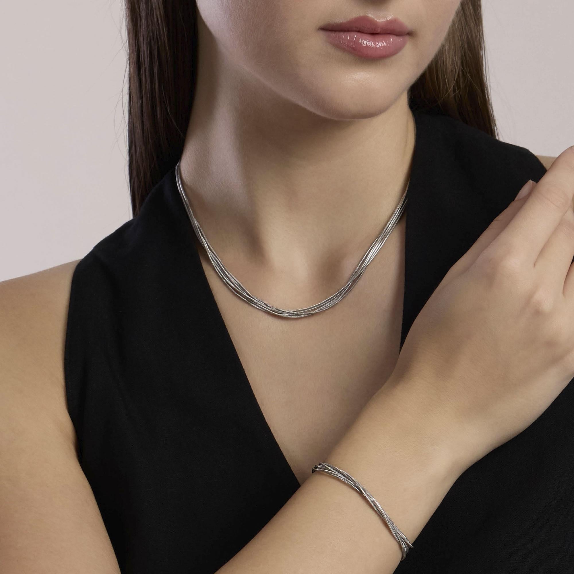 Girocollo in acciaio argentato con catene snake